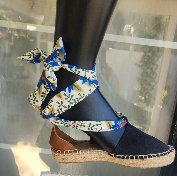 Floral Ribbon Espadrilles - Black and Brown - Picture 5 of 10